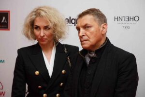 Зеленский предоставил российскому журналисту Невзорову и его жене украинское гражданство
