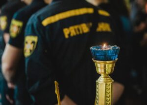 На Днепропетровщине попрощались со спасателем, который боролся с пожаром на нефтебазе (Фото)