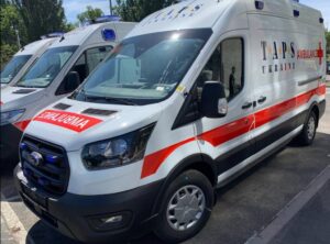 Задля порятунку життів українців: Дніпро передав військовим три сучасні реанімобілі