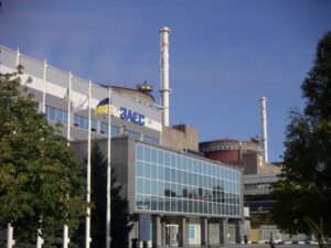 Українські військові завдали удару по наметовому містечку та техніці ворога біля Запорізької АЕС (Відео)