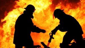 Приборкували полум’я майже 38 годин: у Дніпрі загасили пожежу, що сталася після ракетної атаки