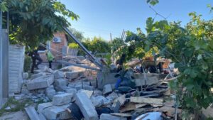 На Дніпропетровщині ворожий вогонь зруйнував близько десяти приватних будинків