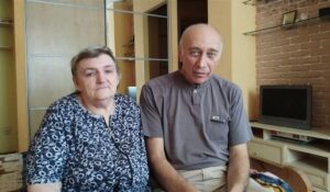 Колишні мешканці пункту для переселенців, що працює за підтримки «Благодійного фонду «Геннадія Гуфмана», запросили волонтерів до своєї нової оселі
