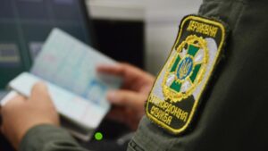Чи можуть тимчасово непридатні до служби чоловіки виїхати за кордон