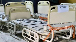 До Дніпра надійшла чергова партія сучасних функціональних ліжок для міських лікарень