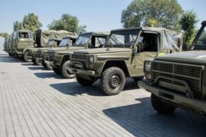 Шість вантажівок і п’ять джипів: міська влада передала чергову партію автомобілів на фронт