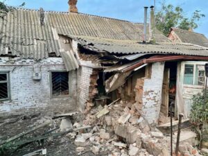 Окупанти тричі накрили вогнем Дніпропетровщину: поранена 57-річна жінка