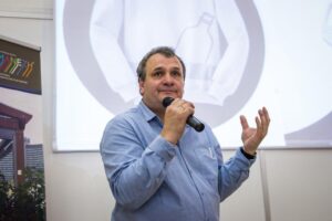 Заслужений художник України закликав підписати петицію щодо повернення громадянства Корбану