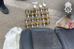 На блокпосту на в’їзді до Дніпра в автомобілі виявили 20 гранат