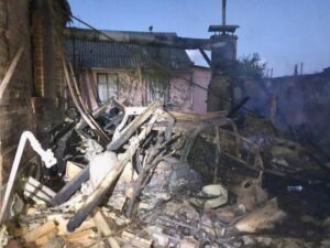 Напружена ніч у Нікопольському та Криворізькому районах: від ворожих обстрілів постраждав 56-річний чоловік