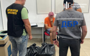 У Дніпрі викрили та затримали наркоділка з мільйонним оборотом (Відео)