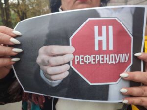 У Дніпрі переселенці з Луганщини провели акцію протесту проти псевдореферендумів
