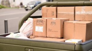 Великі пакунки з продуктами, сухпайками – чергова допомога від Дніпра військовим