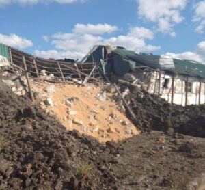 Окупанти завдали удару по інфраструктурному об’єкту та сільгосппідприємству на Дніпропетровщині