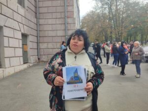 У Дніпрі переселенці провели мітинг “референдумів” на Донеччині