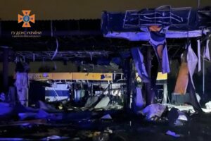 У ДСНС показали наслідки вечірнього ракетного удару ворога по Дніпру