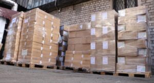 Майже 6 тонн перев’язувальних матеріалів і медзасобів: Дніпро отримав черговий вантаж допомоги