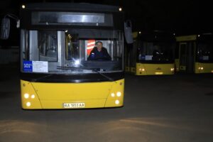 Філатов випустив на маршрути столичні автобуси і подякував всім, хто допоміг Дніпру з транспортом після ударів рф
