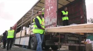 Жителі Дніпра, які постраждали внаслідок ракетного удару 29 вересня отримали допомогу