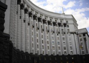 Кабмін вирішив звільнити від податків імпорт генераторів, трансформаторів та акумуляторів