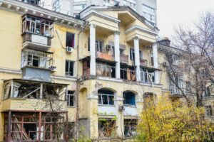 15 поранених у лікарні: росіяни ударили ракетами по міських кварталах Дніпра