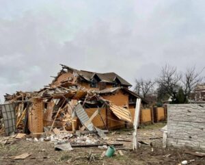 Під час ракетної атаки на Дніпро загинула одна людина: рятувальники знайшли тіло під завалами