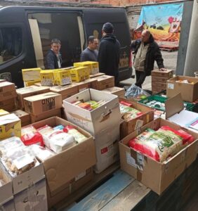 Термобілизна, ліхтарі, продуктові вантажі: Дніпро вчергове передав допомогу