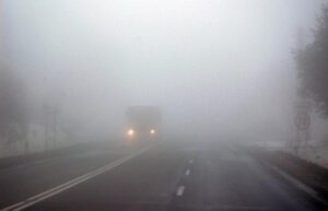 Будьте обережні на дорогах: метеорологи попереджають про туман та ожеледицю у Дніпрі