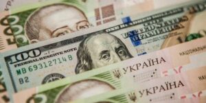 У Дніпрі на чорному ринку подорожчав долар