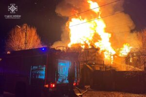 У Дніпрі зайнявся двоповерховий приватний будинок