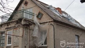 Мешканці Дніпра продовжують отримувати компенсації від міської ради за пошкоджене внаслідок ракетних обстрілів житло