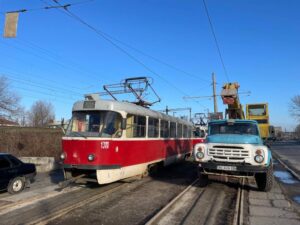 Як міський транспорт Дніпра зустрічав масовану ракетну атаку