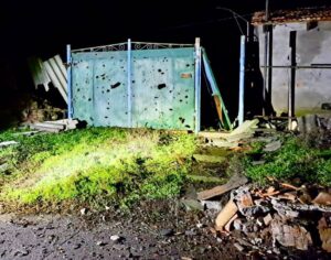 Окупанти обстріляли Нікополь з важкої артилерії: пошкоджено будинки, газопровід та лінію електропередач