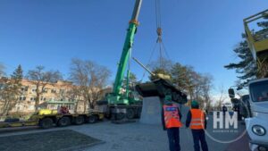 У Дніпрі демонтували розташований на проспекті Яворницького пам’ятник-танк