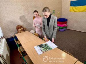 «Гарно облаштовано, є все необхідне», — чергова по місту про роботу банку одягу й Пунктів незламності