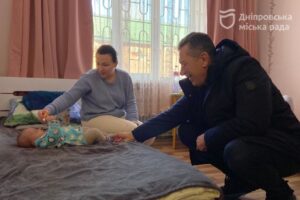 Черговий по місту завітав до терцентру, Центру підтримки дітей та сімей «Мамине щастя» та Пункту незламності