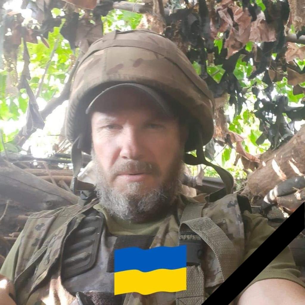 р