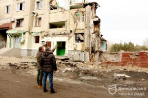 Філатов: «У будинку на Перемозі замінили понад 1,3 тис. вікон — в усіх квартирах, де продовжують жити люди»