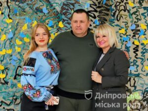 «Кожен має допомагати так, як може» – педагоги та школярі Дніпра розповіли, як разом підтримують ЗСУ