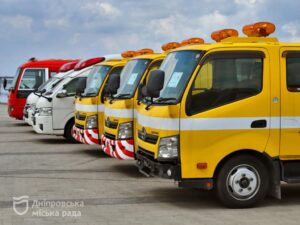 «Ми цінуємо допомогу наших міжнародних партнерів»: Філатов показав техніку, яку Дніпру передало місто Осака