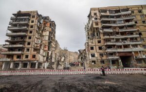 Чому у Дніпрі жителі пошкодженого ракетою будинку на Перемозі досі не отримали документи