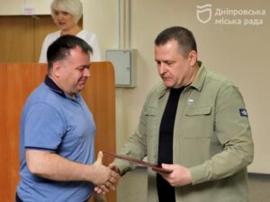 «Щиро дякую за ту роботу, яка у вас проводиться»: командувач військ «Таврія» Тарнавський привітав лікарів Дніпра