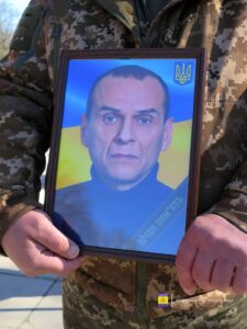 На Дніпропетровщині провели в останню путь загиблого Героя