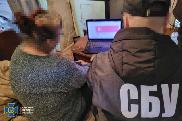 Двоє мешканців Дніпропетровської області розповсюджували російську пропаганду, очікуючи приєднання до рф