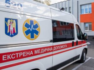 В яких випадках слід викликати бригаду медиків і коли швидка не приїде