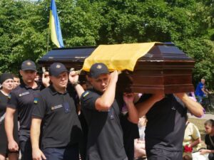 Місто Покров провело в останню путь героя-рятувальника