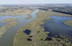 Місцеві б’ють на сполох: З річки Саксагань в Дніпропетровській області «крадуть» воду для великого міста
