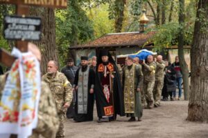 Війна забирає найкращих: у Нікополі провели в останню путь Героя