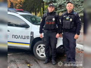 На Дніпропетровщині поліцейські доставили до лікарні матір з дитиною, яка засунула у вуха попкорн