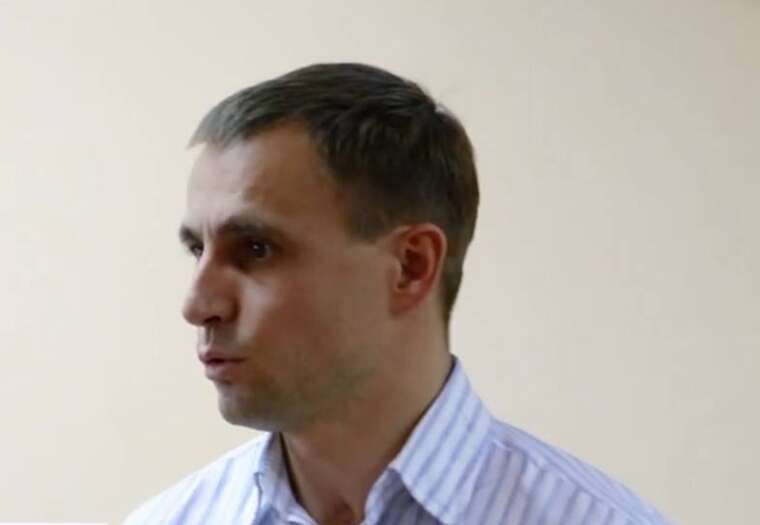 У прокурора з Дніпропетровщини знайшли триповерховий маєток і парк елітних автомобілів — ЗМІ